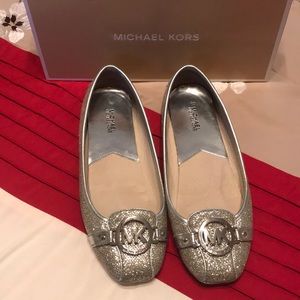 ❤️Micheal Kors Fulton Flats Silver 7.5